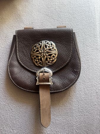 Gürteltasche Leder braun mit keltischem Emblem neu