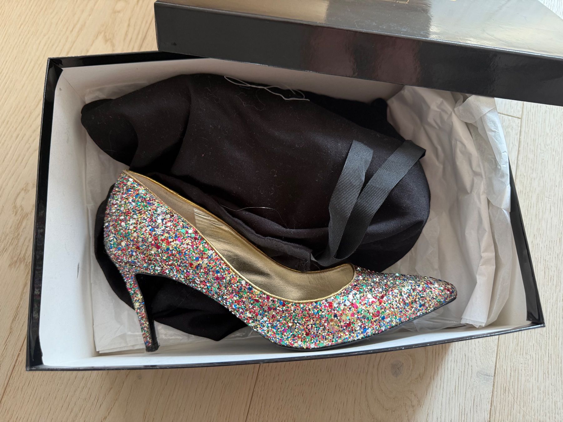 Scarpe da donna: SchoShoes Glitter High heels Gr 37.5 – Usato da Unterägeri venduto da Lerchemeerenge 1