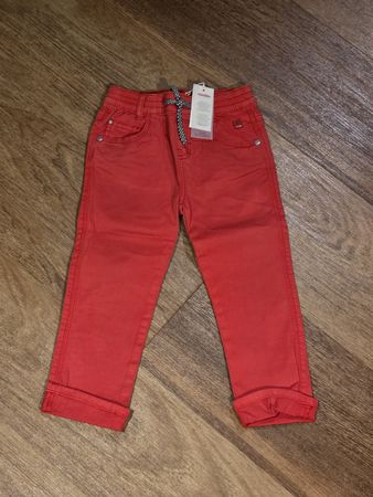 Pantalon rouge neuf - taille 3 ans, jamais porté