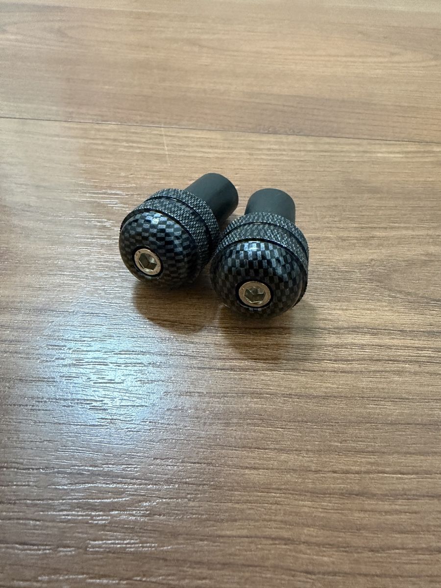 Tutti i ricambio per moto: Universal Motorcycle Bar End Weights Carbon Pair – Nuovo (secondo la descrizione) da Dänikon ZH venduto da RAFIMIKI