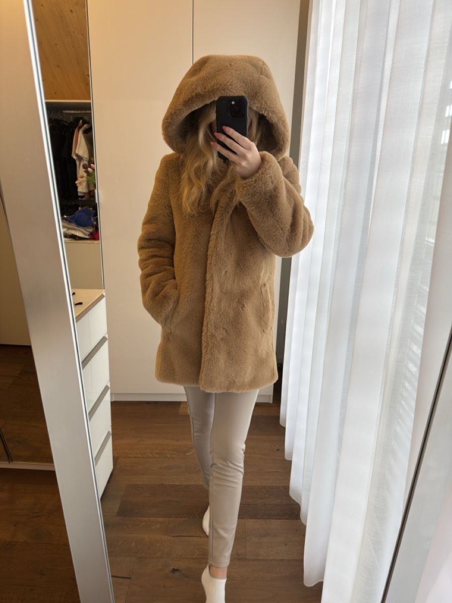 Sandro Cappotti: Sandro Paris Jacke aus Kunstfell mit Kapuze – Nuovo (secondo la descrizione) da Oberneunforn venduto da Nir2yh