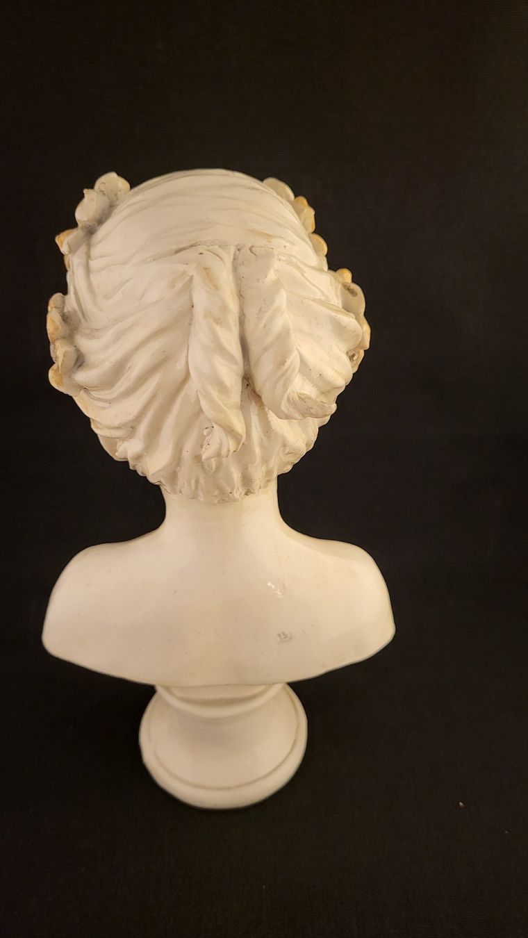 Statuette: Büste Mädchen mit Blumen im Haar – Usato da Basel venduto da spinne02 4