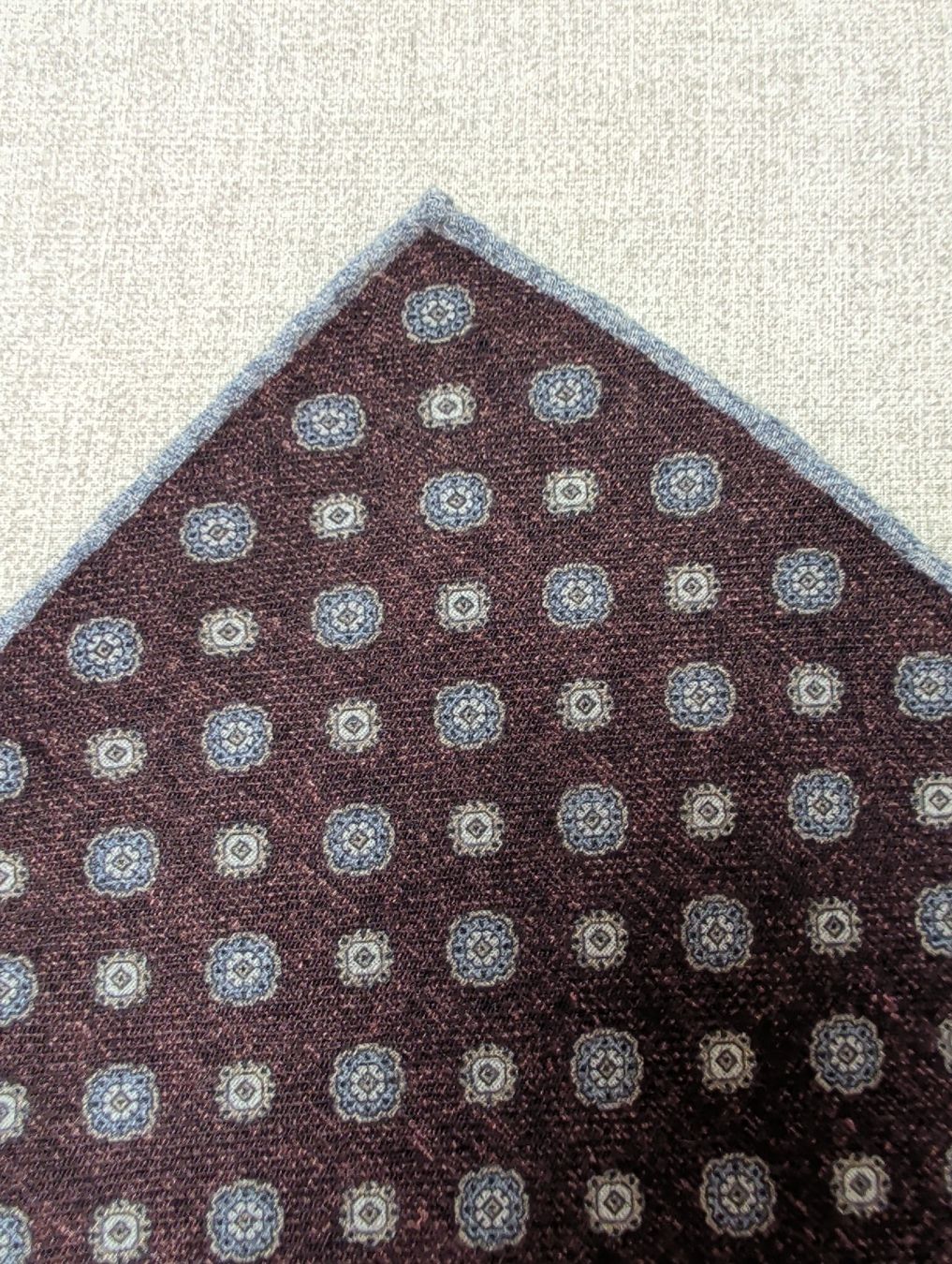 Eleventy Completi: Eleventy Platin Collection, Einstecktuch, Neu, Wolle – Nuovo e nell'imballaggio originale da Zürich venduto da rom_zh