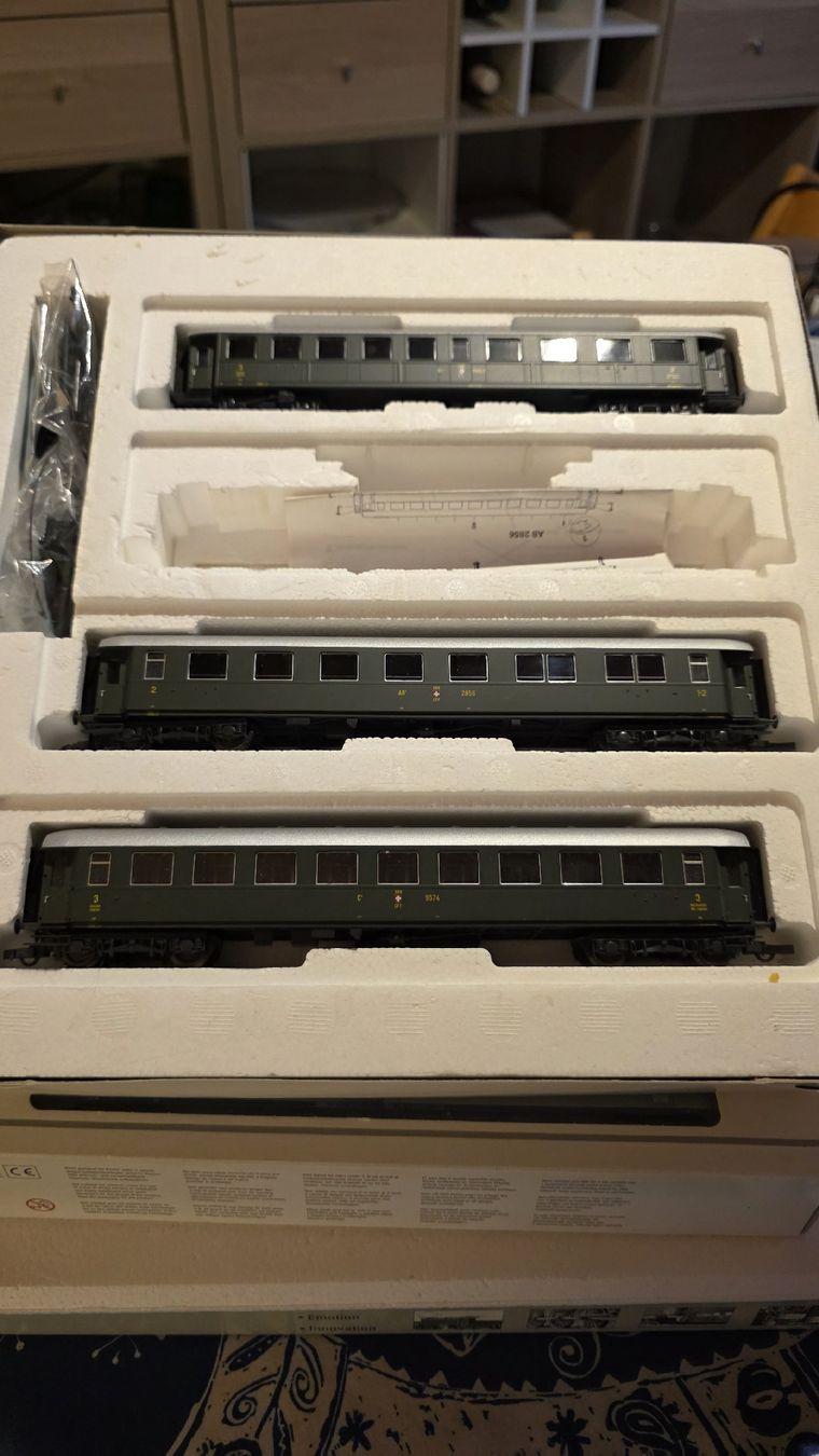 Roco Modelleisenbahnen: Roco Set 43982 OHNE LOK – Gebraucht aus Meikirch von Drystan 1