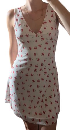 Sommerkleid weiss mit Kirschen Muster Grösse S neuwertig
