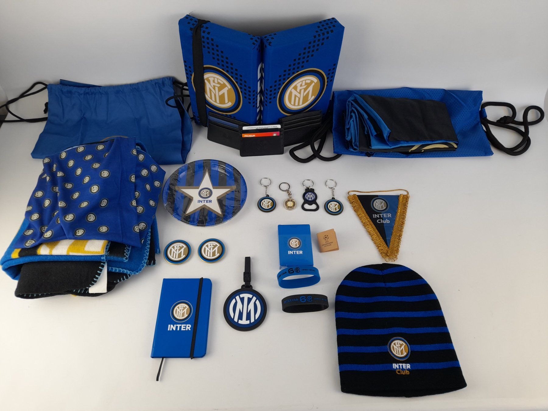 Plaquettes & Badges: FC INTER Set + Champions League Pin – D'occasion à Liebefeld par Restwert_Liebefeld 1