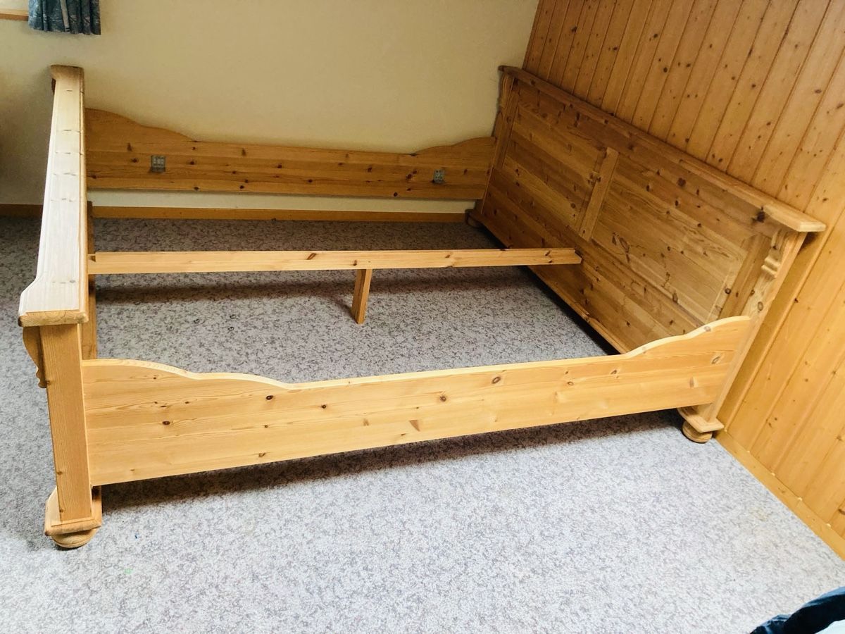 Letti: Massives Bett – Usato da St.Gallen venduto da munooz 2