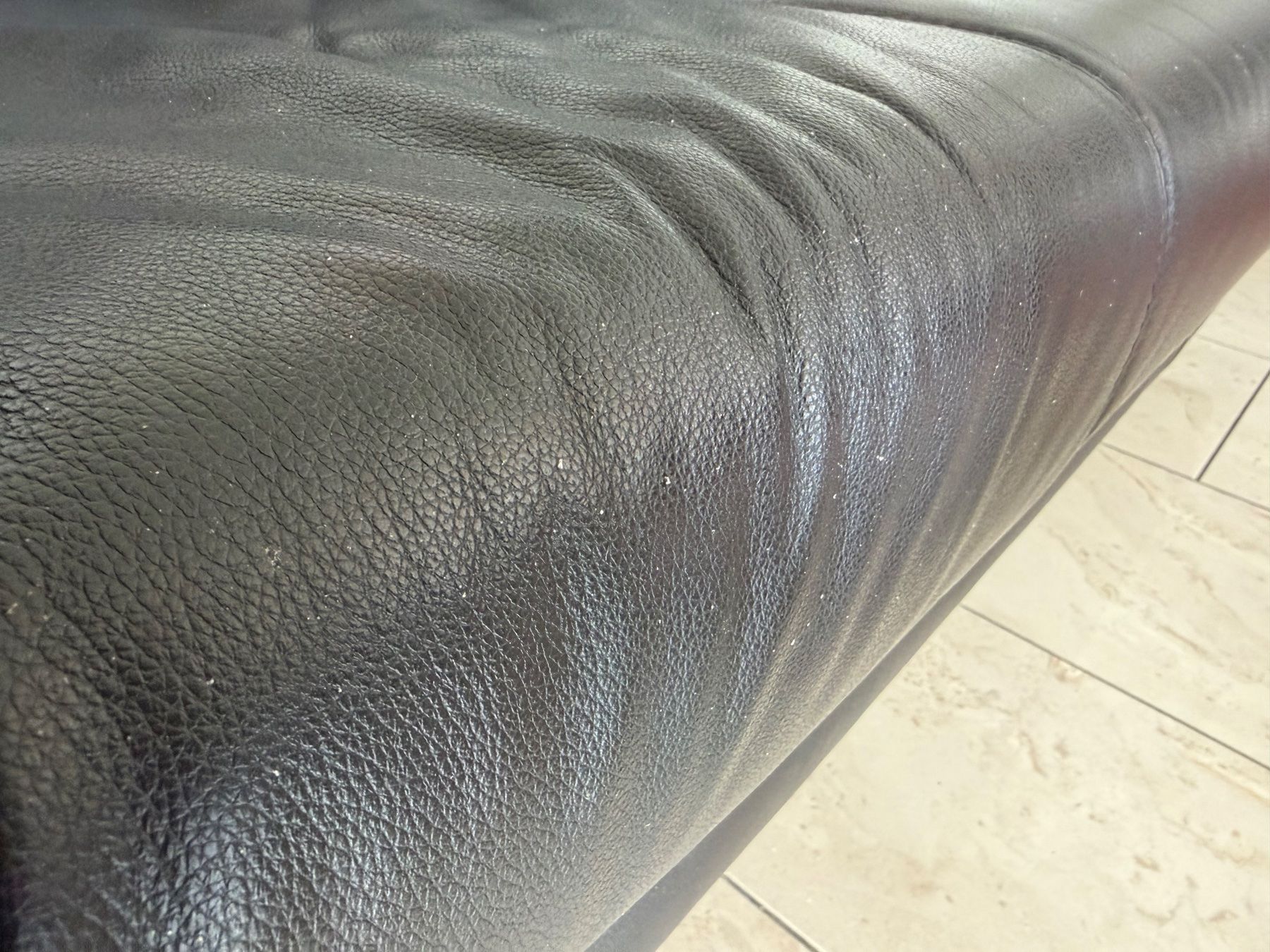 Sofas: Ledersofa mit Hocker, schwarz – Gebraucht aus Grosswangen von Swisslue 4