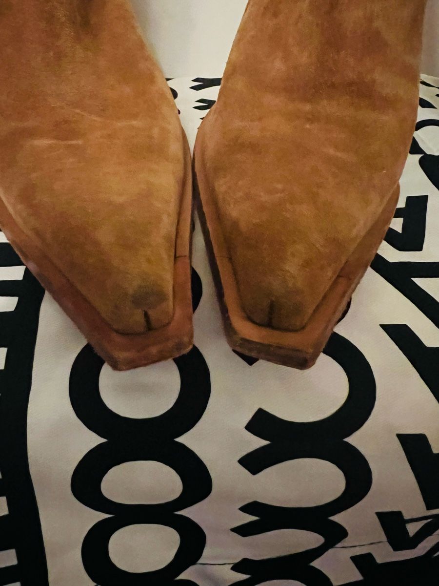 Scarpe da donna: Bottes en cuir suédé marron style western  – Usato da Arvillard (Salins) venduto da mental0mystique 3
