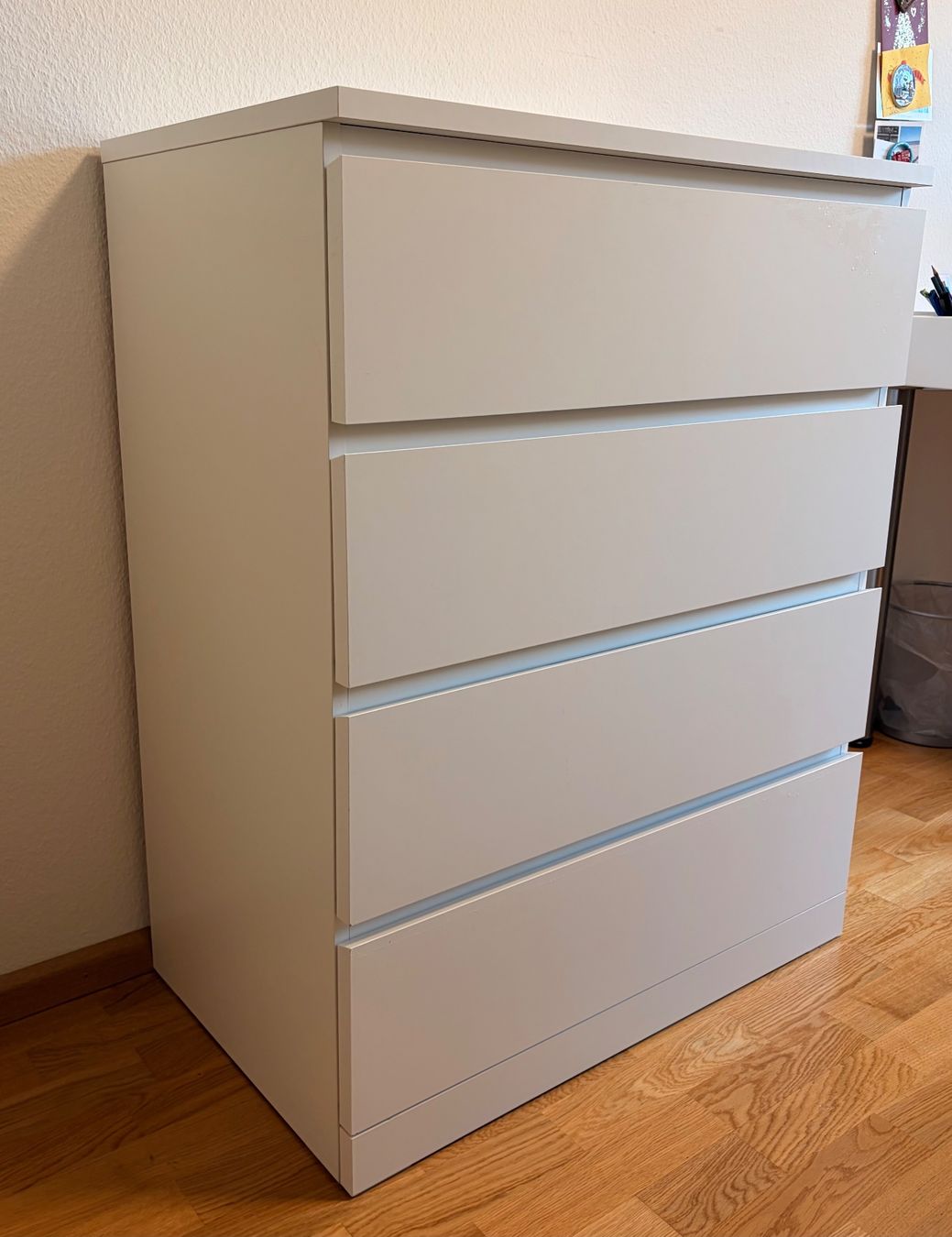 Cassettiere: Weisse IKEA Malm Kommode mit 4 Schubladen – Usato da Basel venduto da tin_95xx 2
