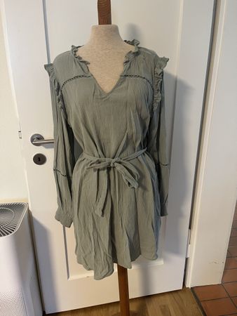 Sommerliches Blusenkleid in mint - Grösse 40 von Vila