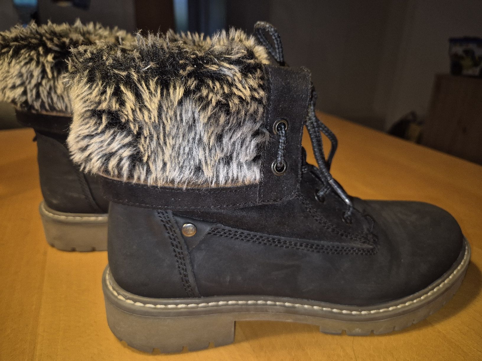 Chaussures filles: Winterschuhe, Gr. 38 – D'occasion à Belp par nibeas 2