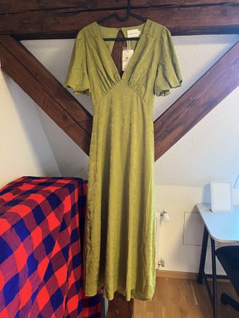 Robe Sahoma vert olive taille S neuf avec étiquette