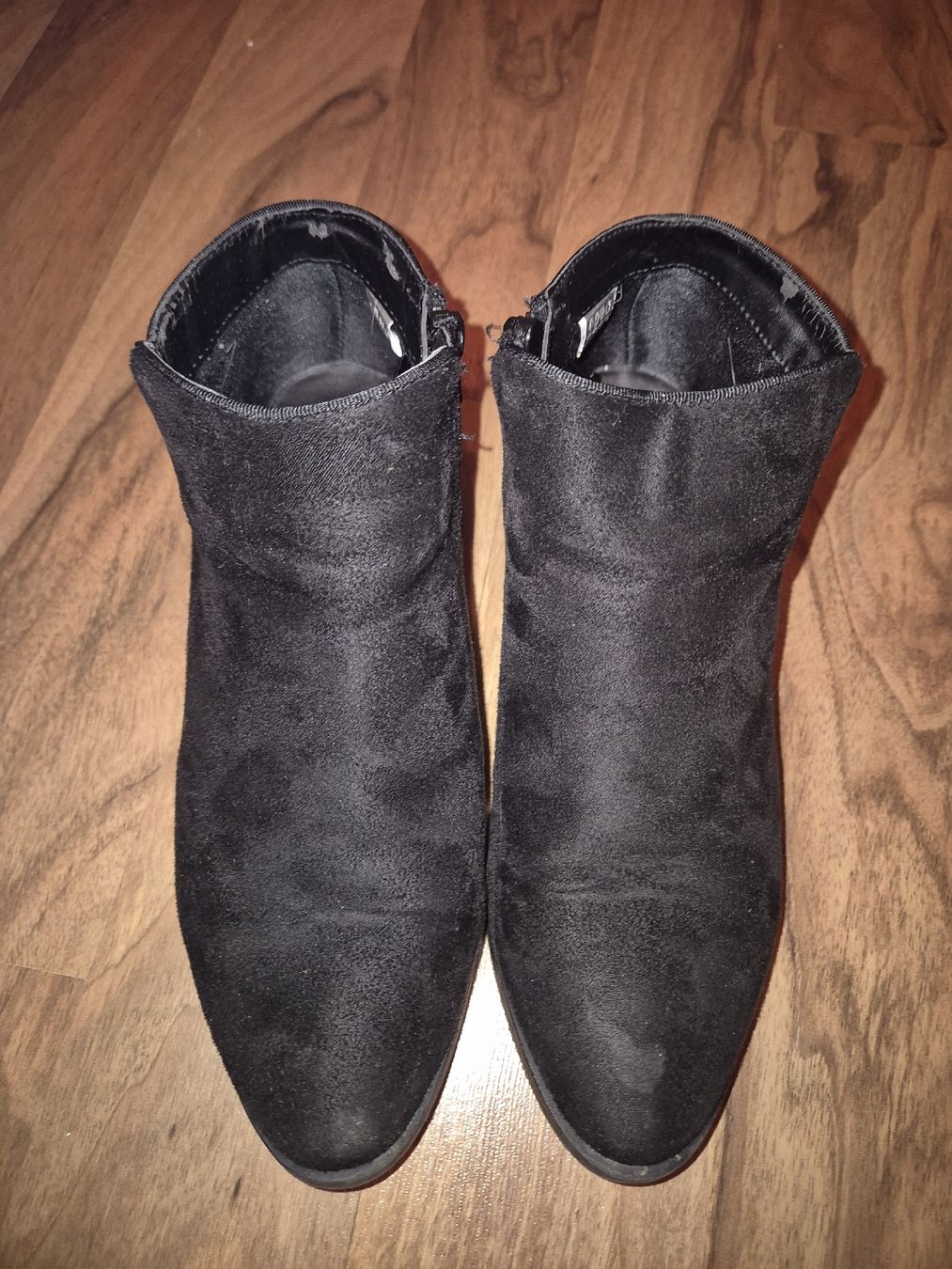 Scarpe da donna: Schwarze Stiefeletten Gr. 39, Wildleder-Optik – Usato da Uster venduto da bar_99f8 1
