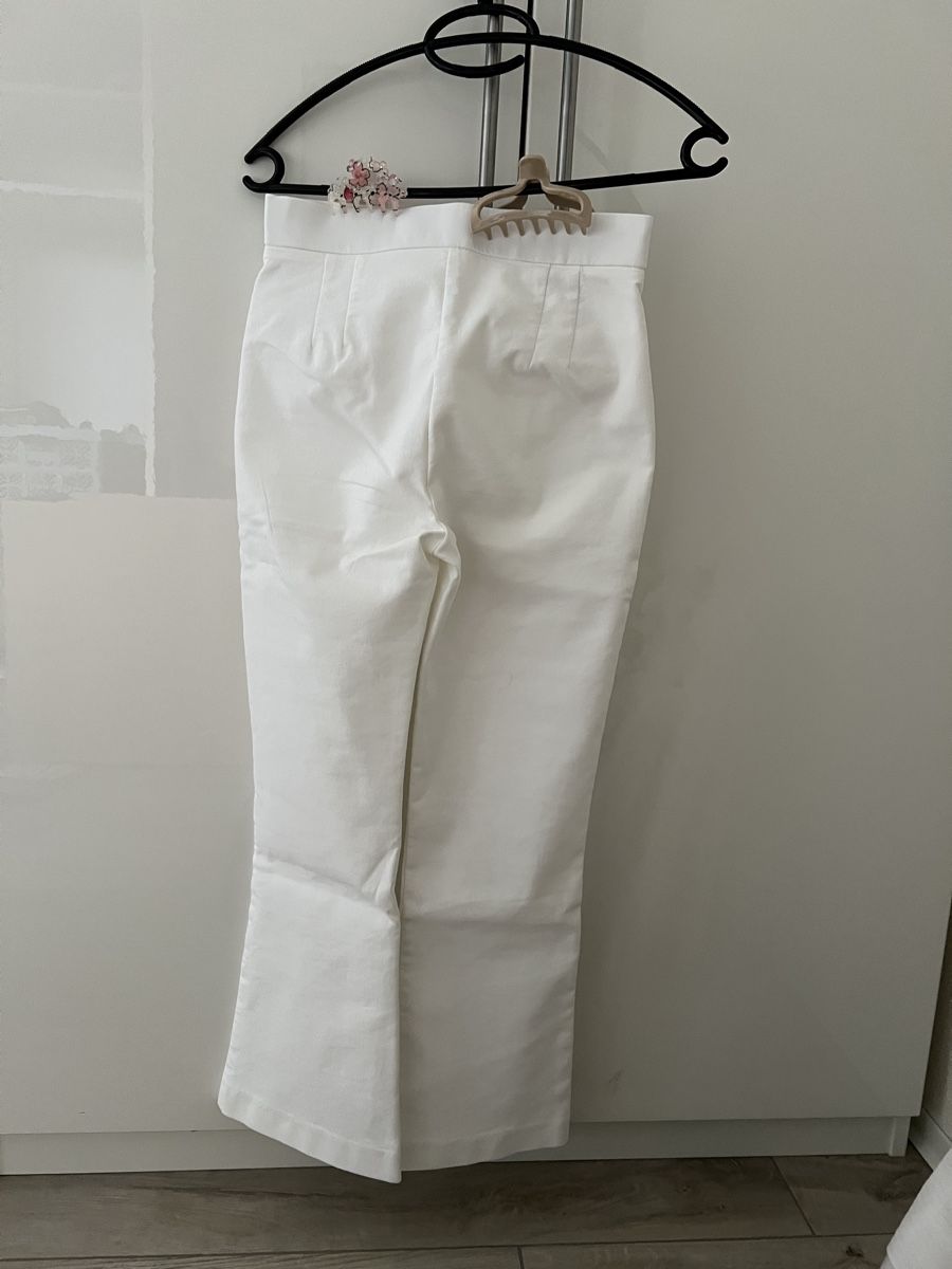 Zara Pantaloni: Weisse Hose von Zara – Usato da Dietikon venduto da Mischi2167 1
