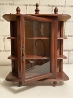 Kleine Vitrine aus Holz