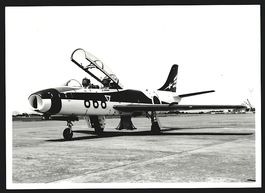 Fotografie Flugzeug Fuji T-1 auf Flugfel