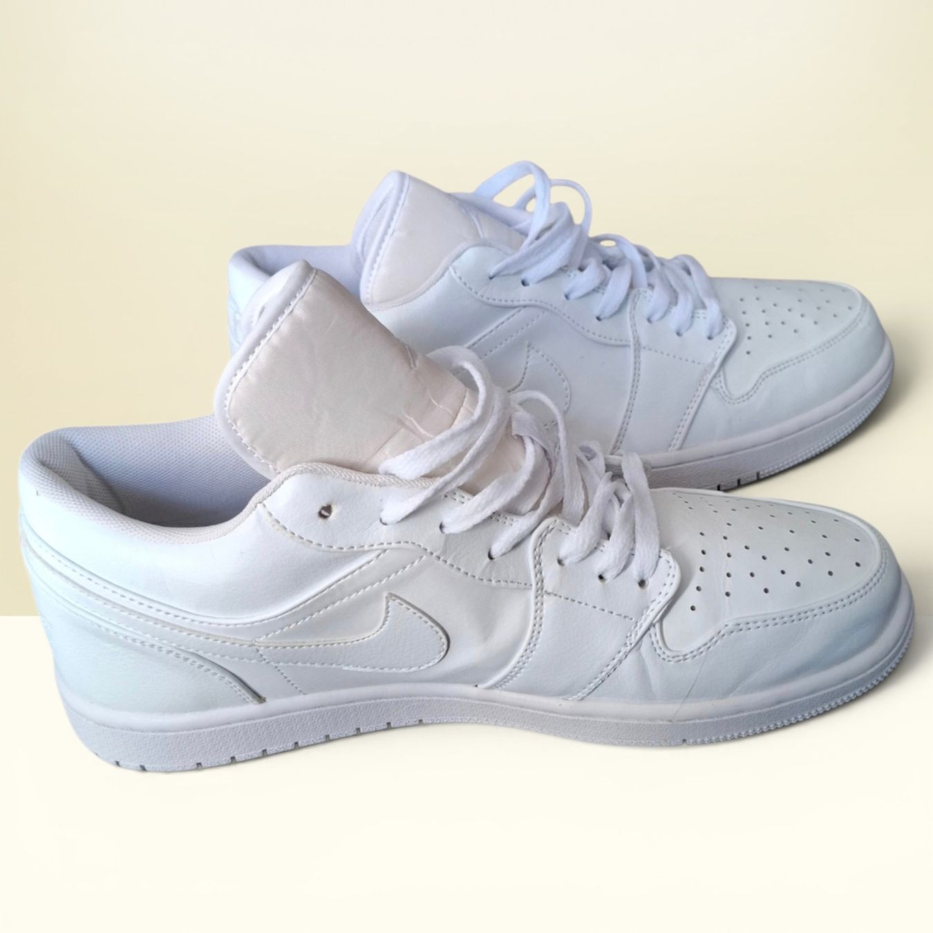 Jordan Chaussures hommes: Nike Air Jordan 1 Low Custom Weiss Grösse 45 – Neuf (Voir description) à Le Locle par Threads_CH 2