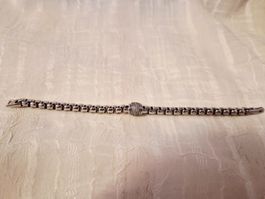 Elegantes Armband mit Zirkonia-Steinen