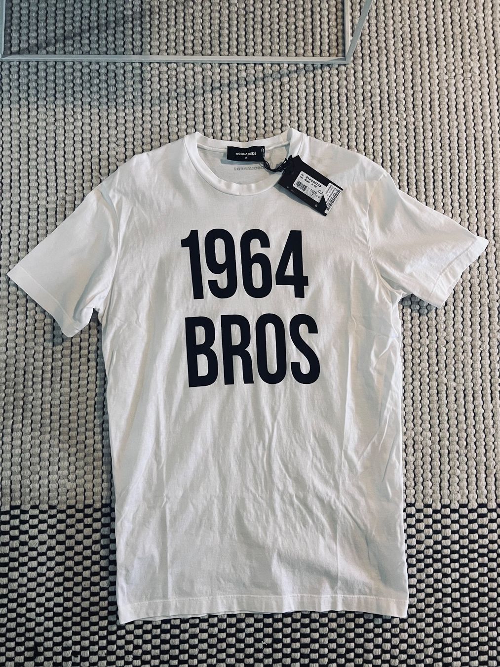 Dsquared2 T-shirt: DSQUARED2  printed T-shirt Sz M – Nuovo e nell'imballaggio originale da Lausanne venduto da ipanema23 1