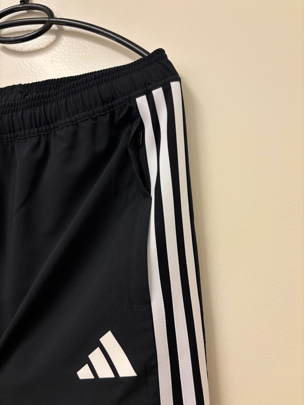 Adidas Hosen: Adidas Trainingshose – Neu und originalverpackt aus Zürich von mc_mike77 1