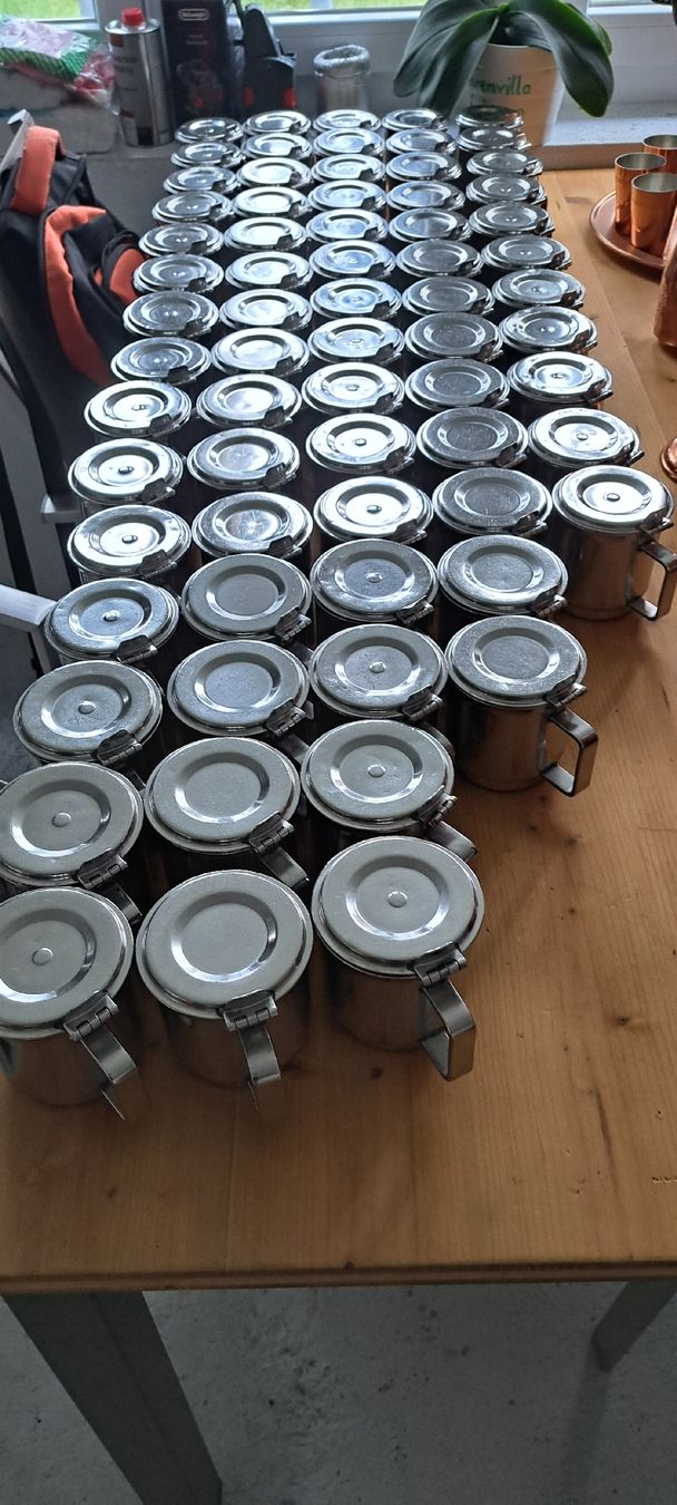 Komplettküchen: Milch & Kaffeekännchen Edelstahl  – Gebraucht aus Welschenrohr von reberernst