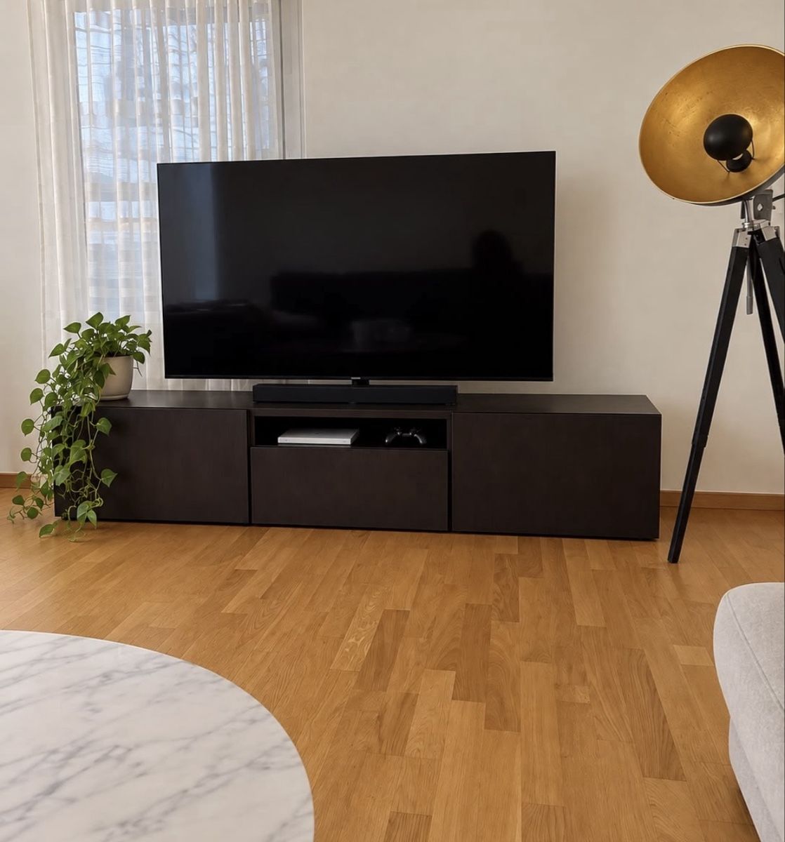 Ikea TV Möbel: Ikea Besta TV Lowboard – Gebraucht aus Zürich von futbolstar