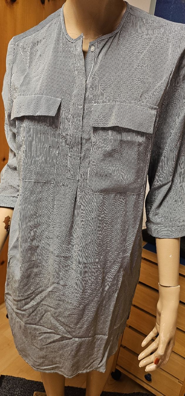 Kleider: Kleid gestreift Grösse 34 neuwertig – Gebraucht aus Ferden von jemyce