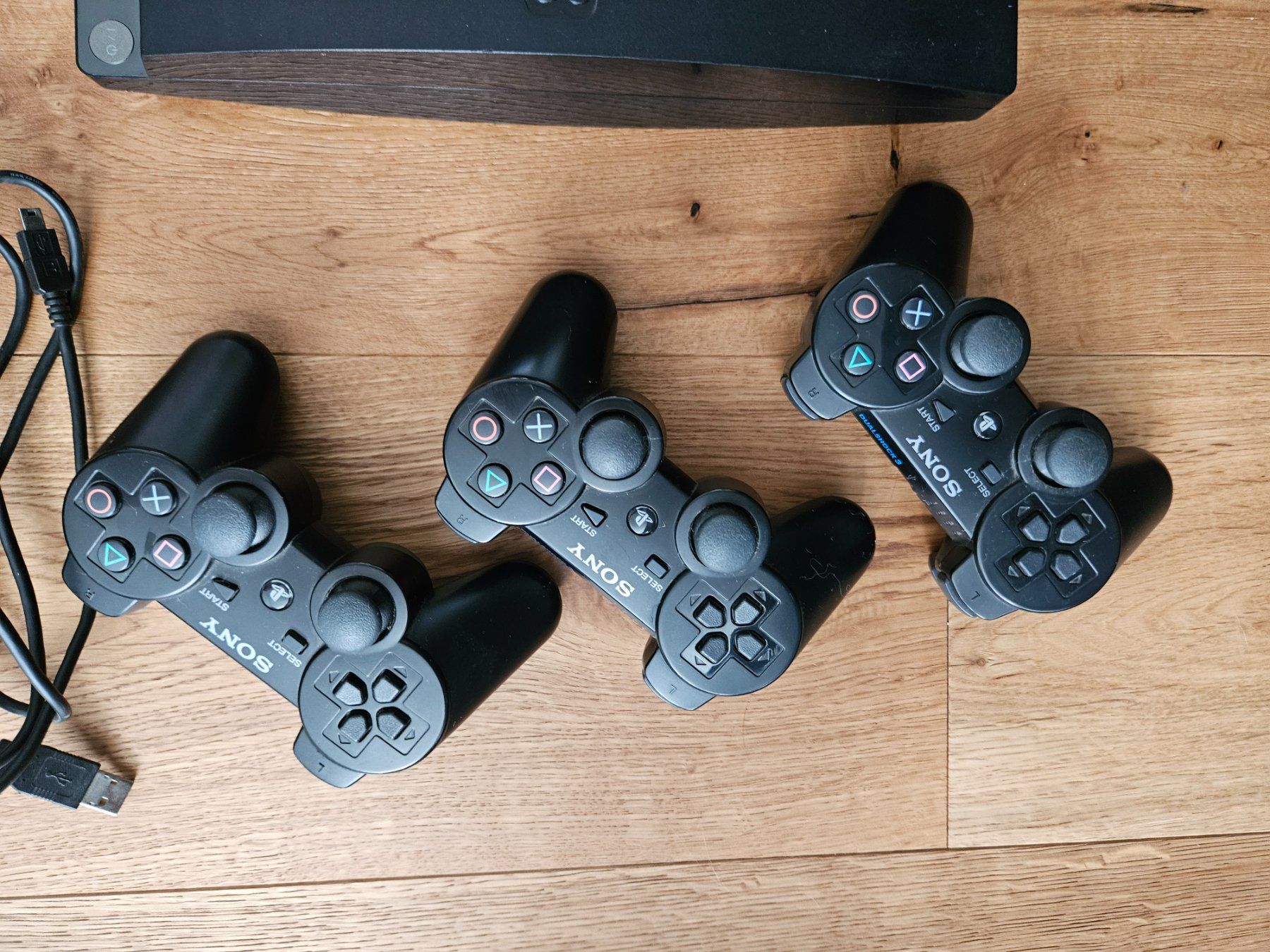 Sony Konsolen: Playstation 3 Gamekonsole inklusive 3 Controller – Gebraucht aus Sattel von deb_p66r 2