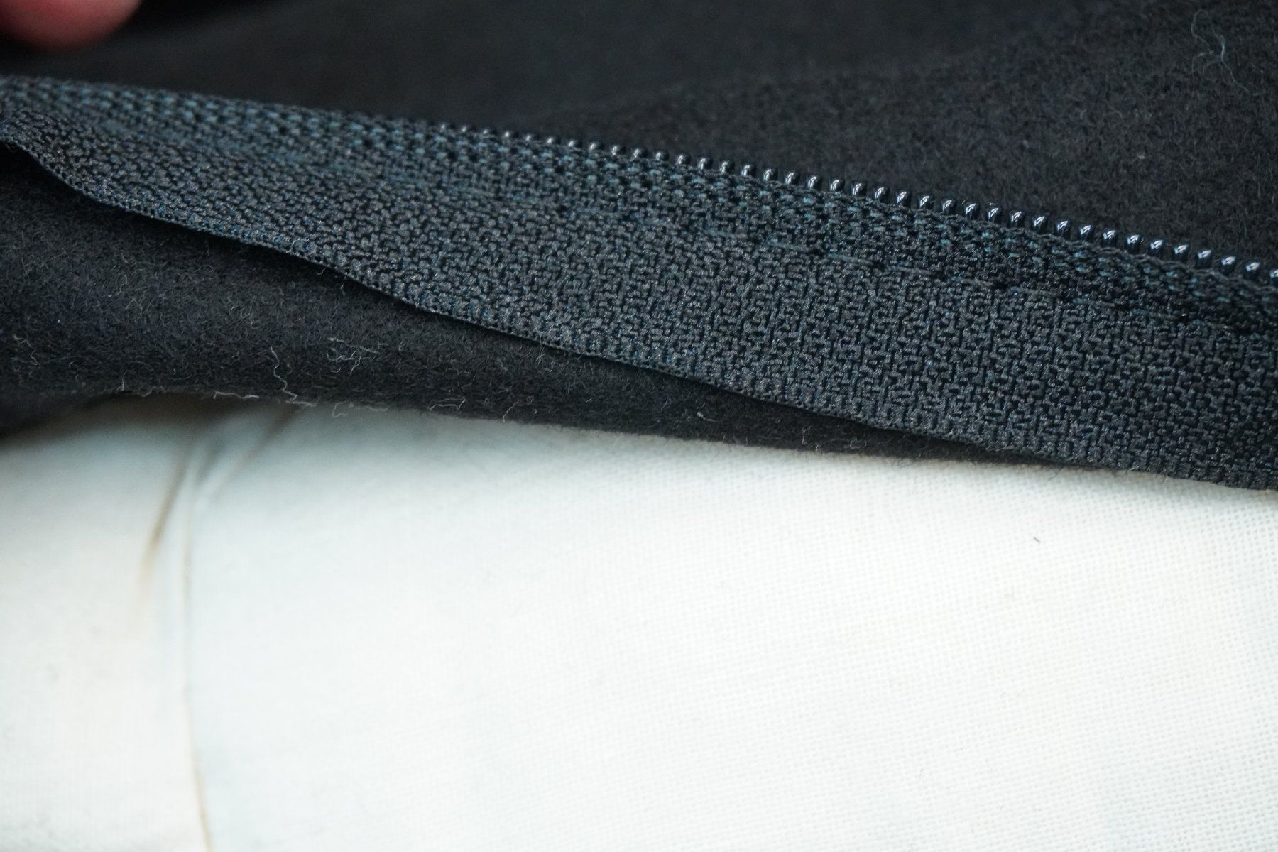 Cassina Divani: Cassina LC2 3er Sofa Le Corbusier Stoff schwarz – Usato da Bad Zurzach venduto da QLASSIQ 9