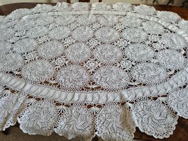 Wunderschöne ovale Spitzendecke, Handarbeit, Vintage