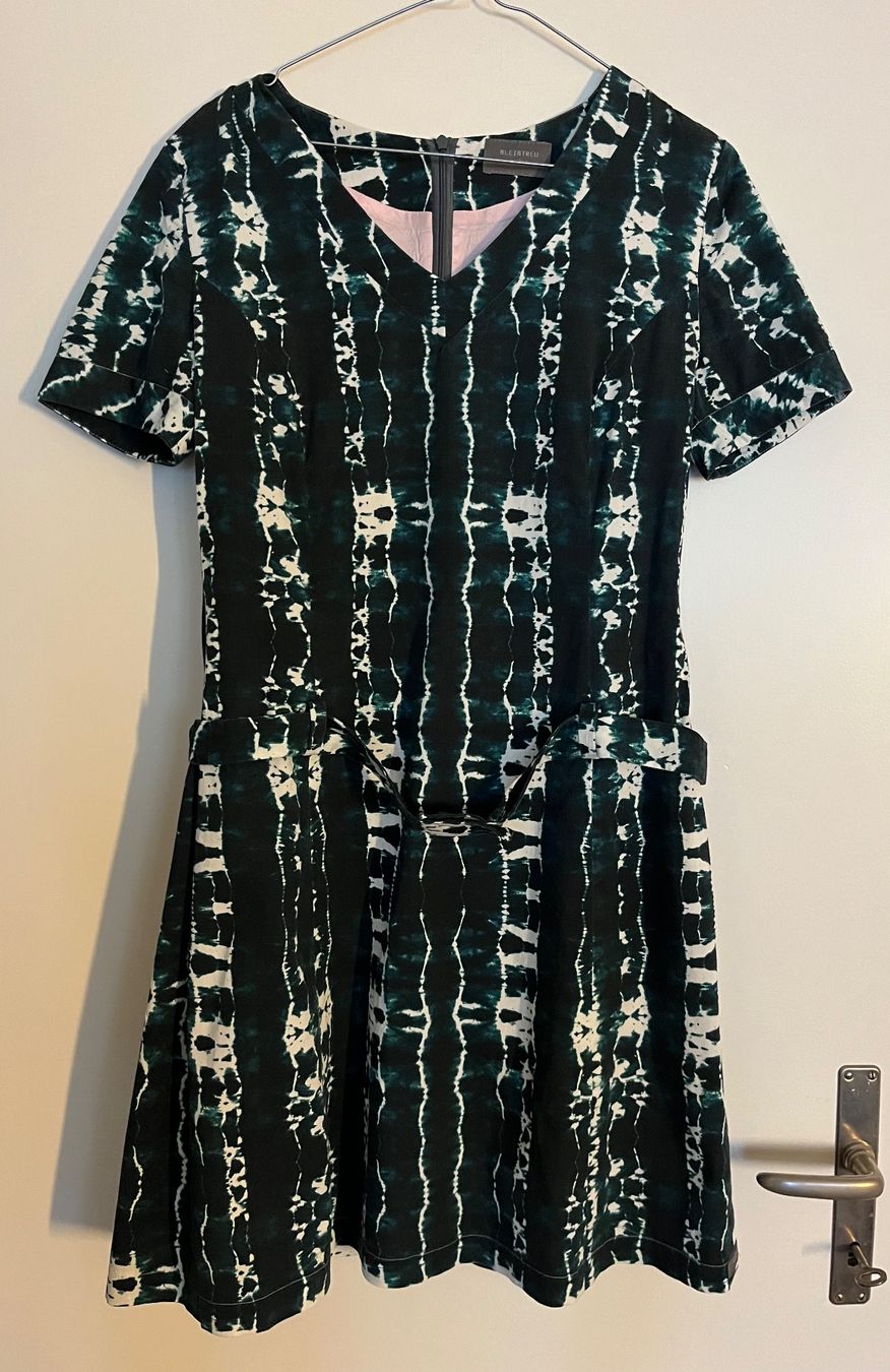 Robes: Bleibtreu Berlin Kleid – D'occasion à Luzern par Lampion