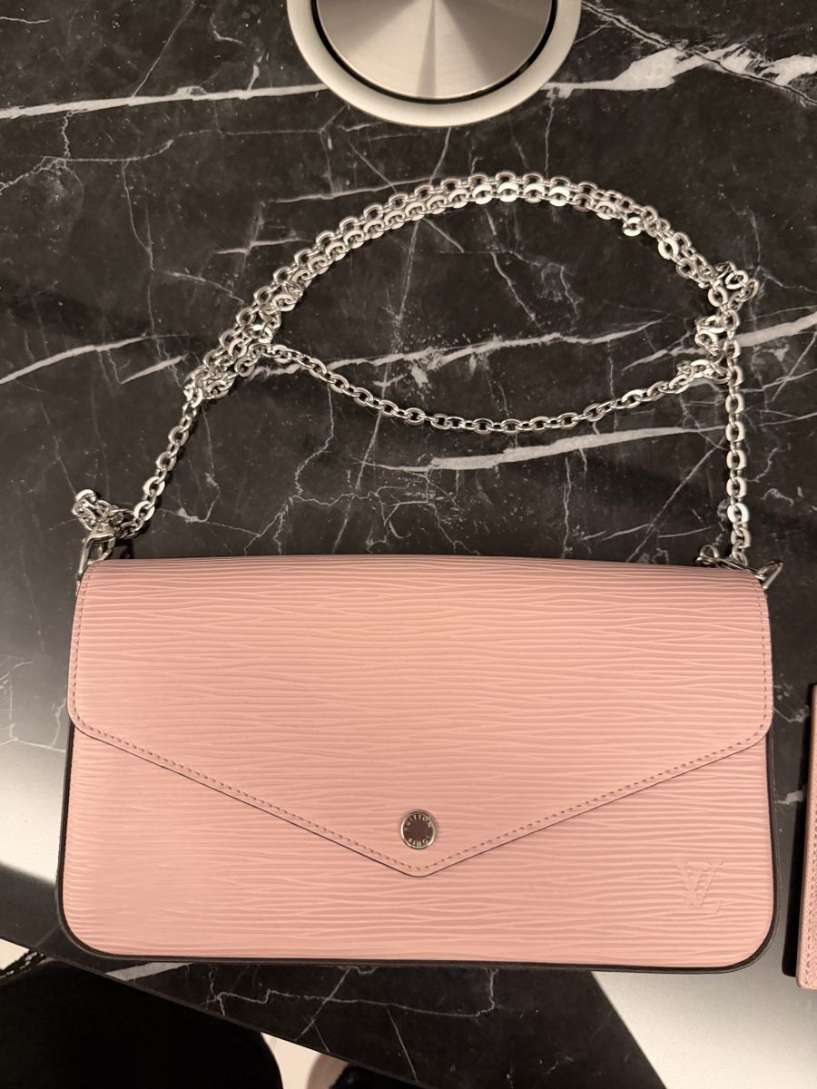 Louis Vuitton Borse da donna: Louis Vuitton Pochette Rosa con accessori – Usato da Coldrerio venduto da cely