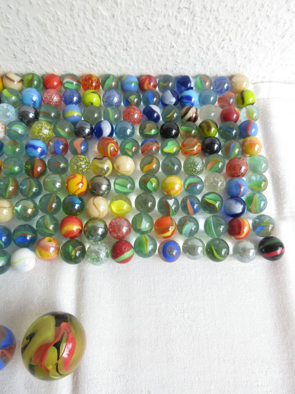 Sonstiges Spielzeug & Basteln: 217 bunte Glasmurmeln – Gebraucht aus Binningen von  2