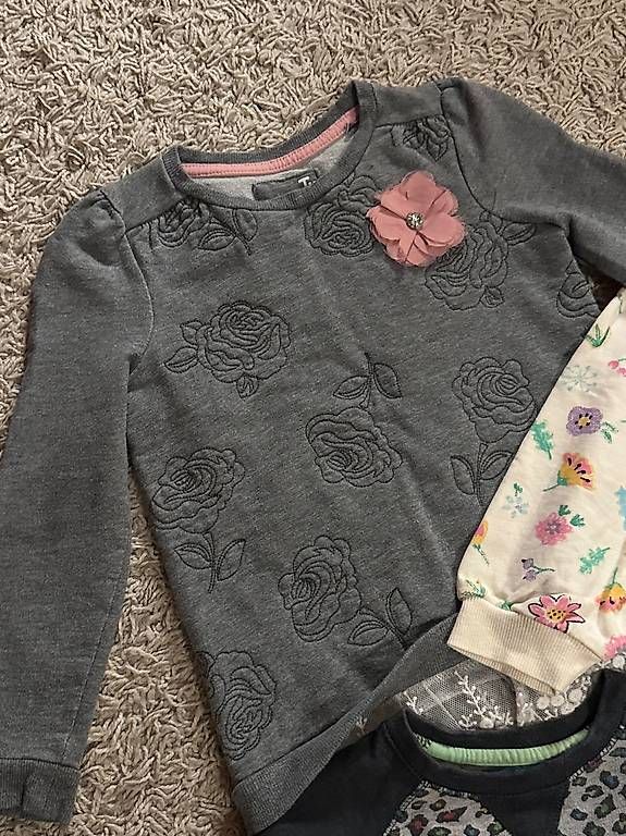 Ensembles coordonnés: 4 Kinderpullover / Sweatshirts  Grösse 104116 – D'occasion à Eschenbach LU par tan_qd5w 2