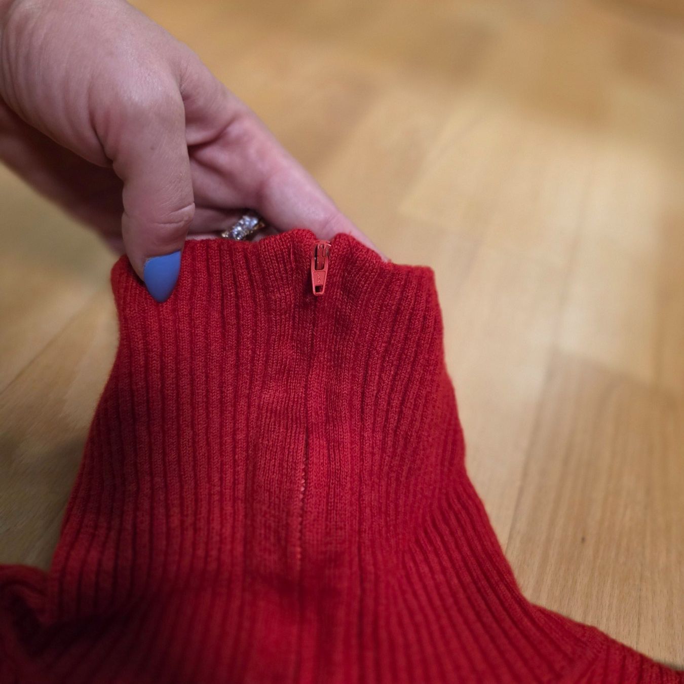 Pulls & Sweat-shirts: Roter Merino-Pullover mit Zipper-Rollkragen M – D'occasion à Wald ZH par CapLux 7