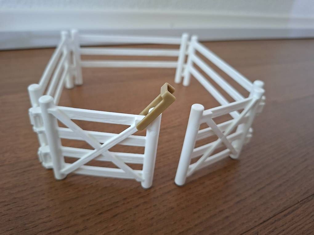 Jouets: Schleich Gehege weiss – D'occasion à Selzach par marczimi