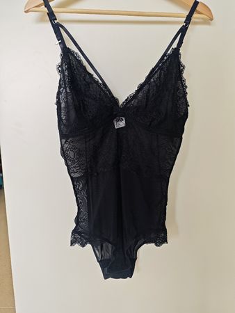 Elegant Black Lace Bodysuit - Size XL - Perfect fit! 🖤