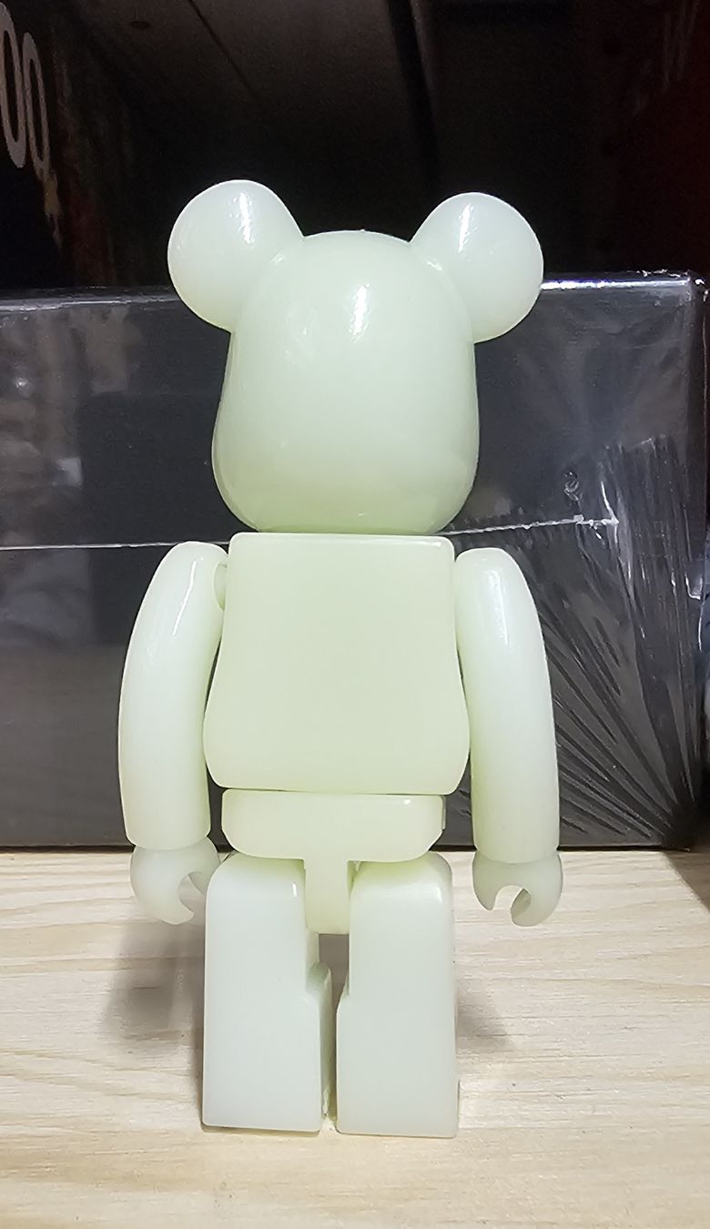 Medicom Toy Figuren: Bearbrick 100% Series 44 Basic - R – Gebraucht aus Cham von WFRRichter 1
