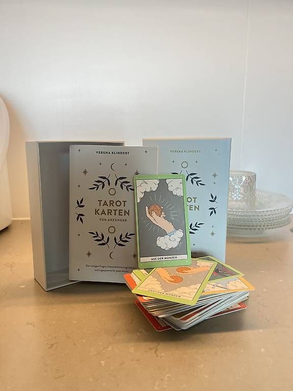 Giochi: Tarotkarten Set mit Buch und Box – Usato da Aeugst am Albis venduto da ViLunaShop 1