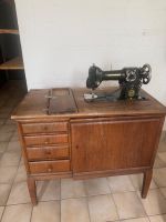 Alte BERNINA Nähmaschine mit original Nähmöbel