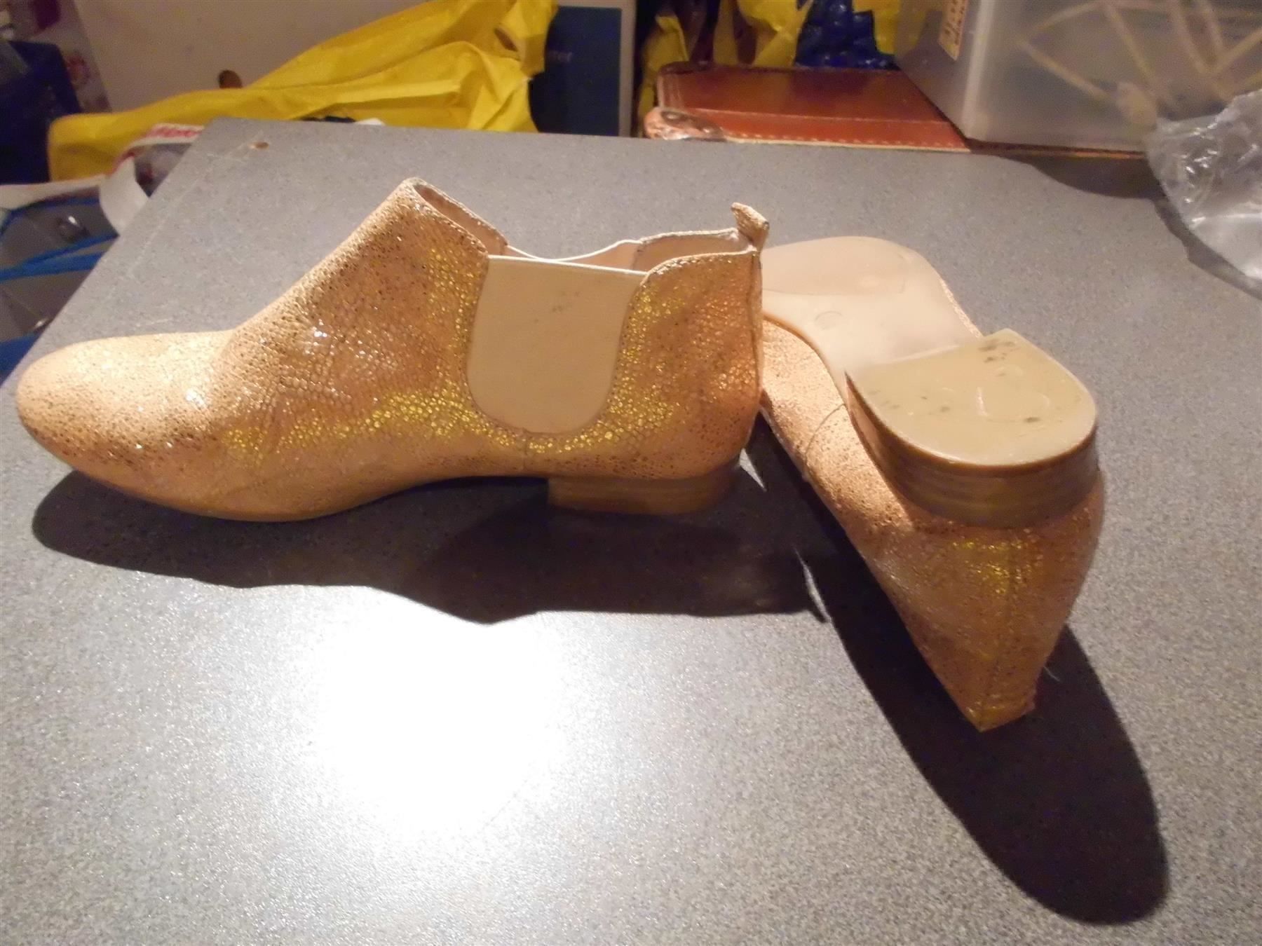 Scarpe da donna: Enkelboots Grösse 37, Caprice, goldig – Usato da Zürich venduto da abraxas1291