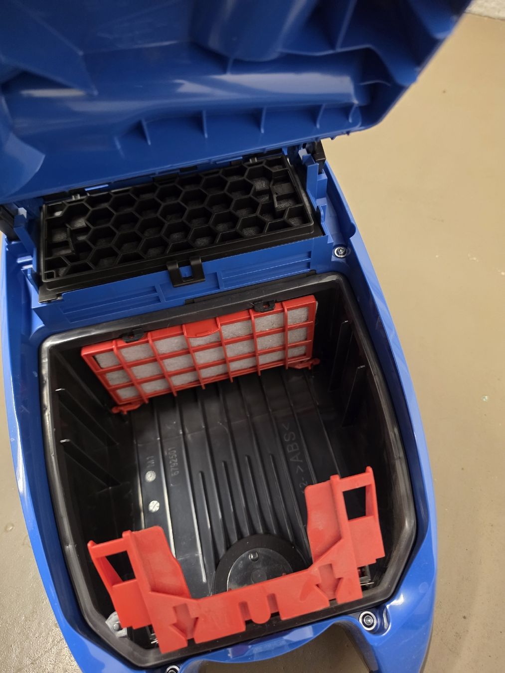 Miele Aspirapolveri & Accessori: Staubsauger Miele Complete C1 Sonata blau  – Usato da Olten venduto da Mezopotamya 6