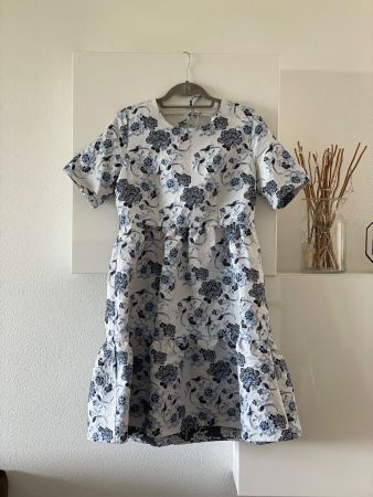 NEU Kleid aus Jacquard Gr.38 UVP - 150 chf