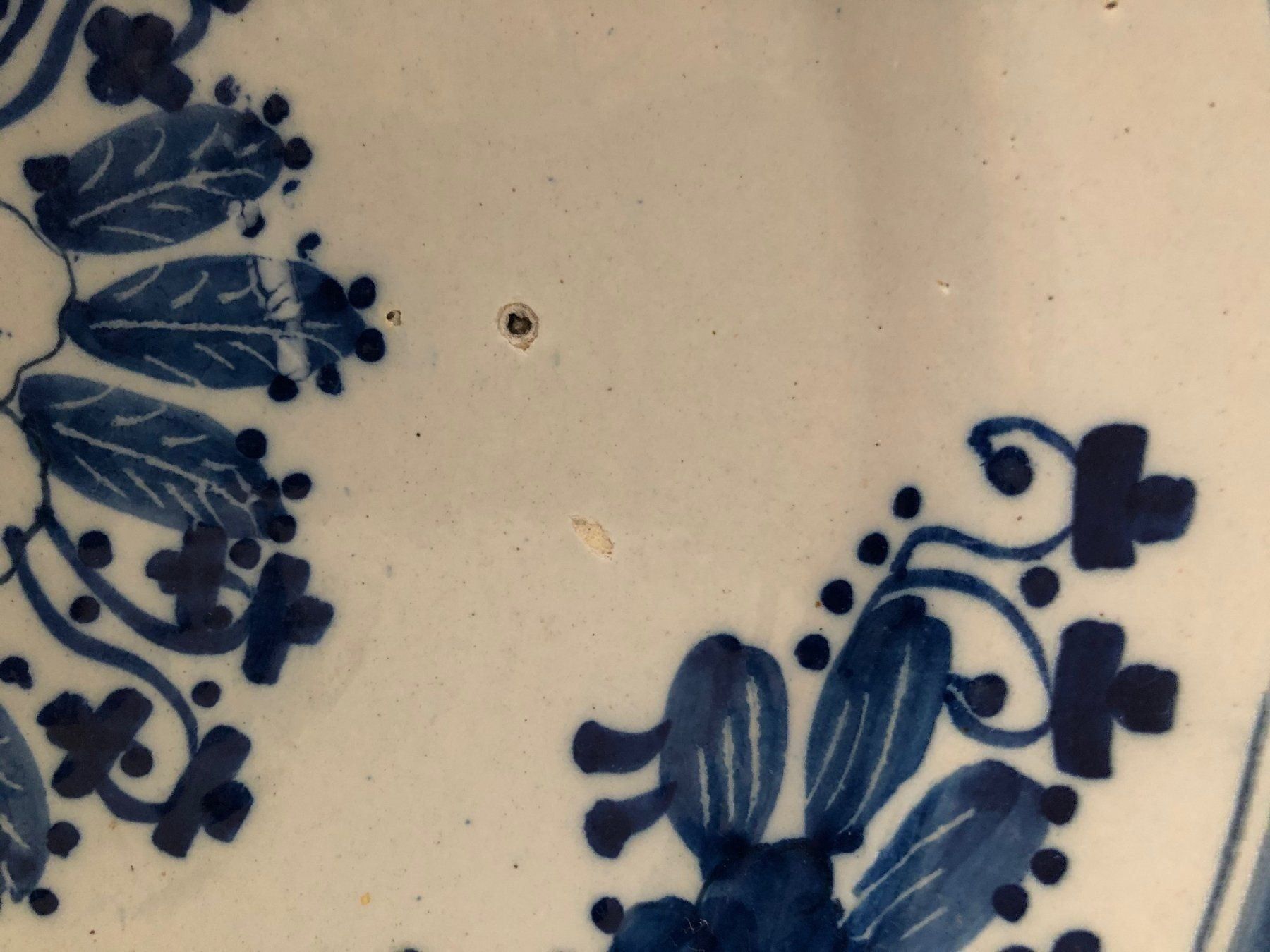 Schalen: Grosser antiker Keramikteller blau-weiss – Gebraucht aus Zürich von mimikiki100 4