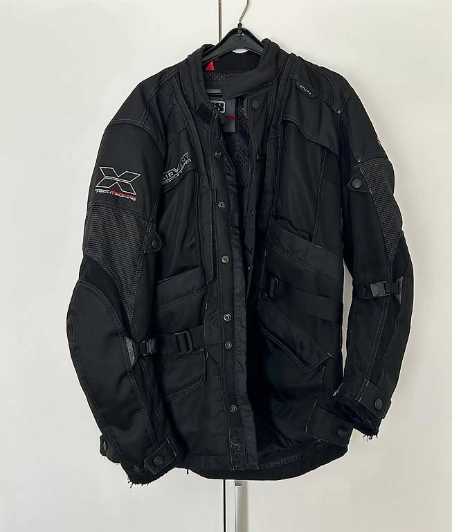 Lots de vêtements: Giacca + pantalone moto touring uomo Bering e IXS – D'occasion à Riazzino par B-LABS