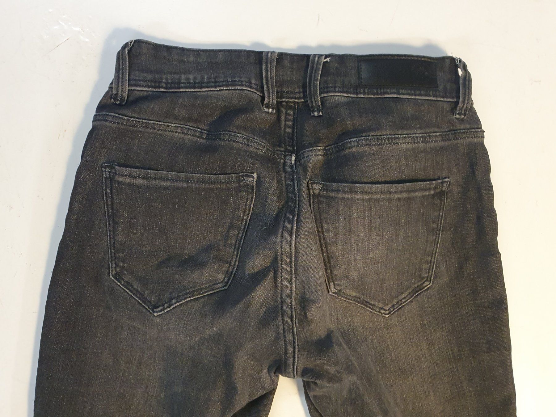 Vero Moda Jeans: Vero Moda Jeans schwarz grösse 30 – Usato da Zürich venduto da loosebone 8
