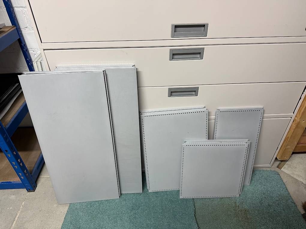 USM Scaffali: Diverse USM Bleche Farbe Silber – Usato da Schalunen venduto da Schwende2 1