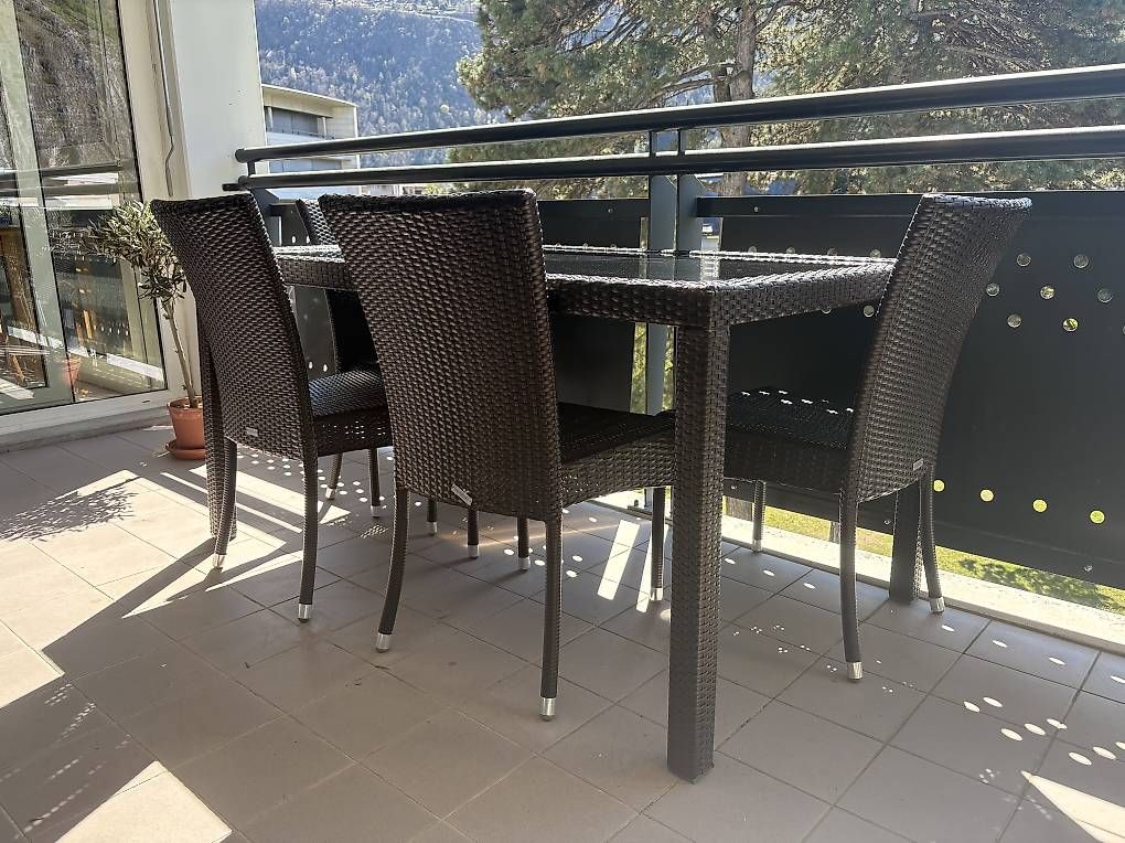 Sedie: 4 chaises en résine tressée – Usato da Martigny venduto da ritonlgazon 1