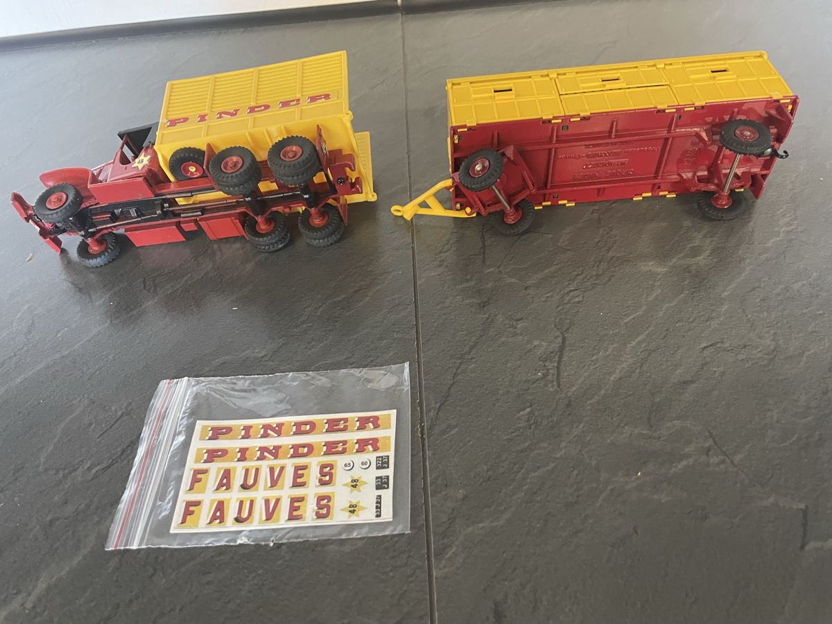 Dinky Toys Voitures modèles: Dinky Toys Pinder Circus 881 – Défectueux à Pratteln par efeu12 7